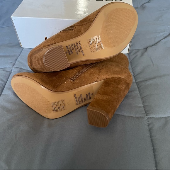 camel chunky heel ankle booties - Picture 3 of 4